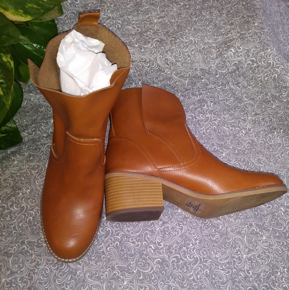 ❗Mossimo Brown Ankle Boots Sz. 9❗